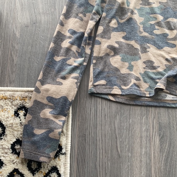 Camo Print Forever 21 top - Picture 5 of 8